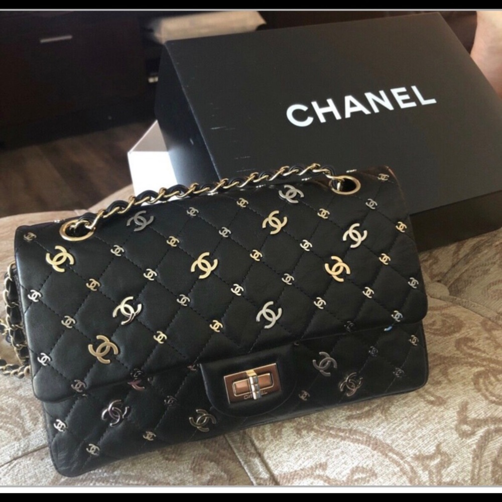 CHANEL 💯% AUTHENTIC/LIMITED ED/BLACK PURSE w CC’s